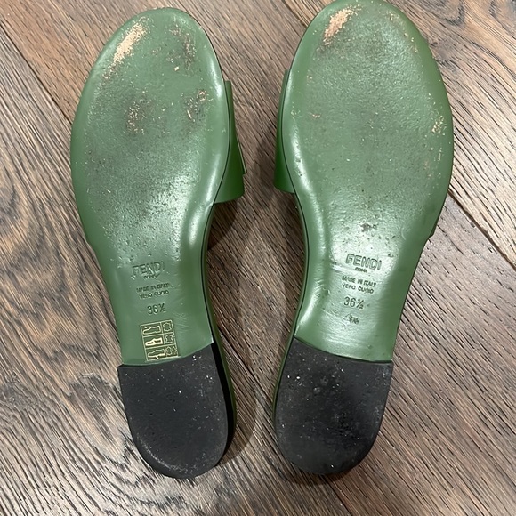 Fendi signature logo slide sandal - Picture 2 of 6